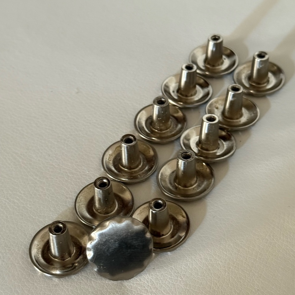 Set of 12 Silver Cabinet Knobs (Includes screws)